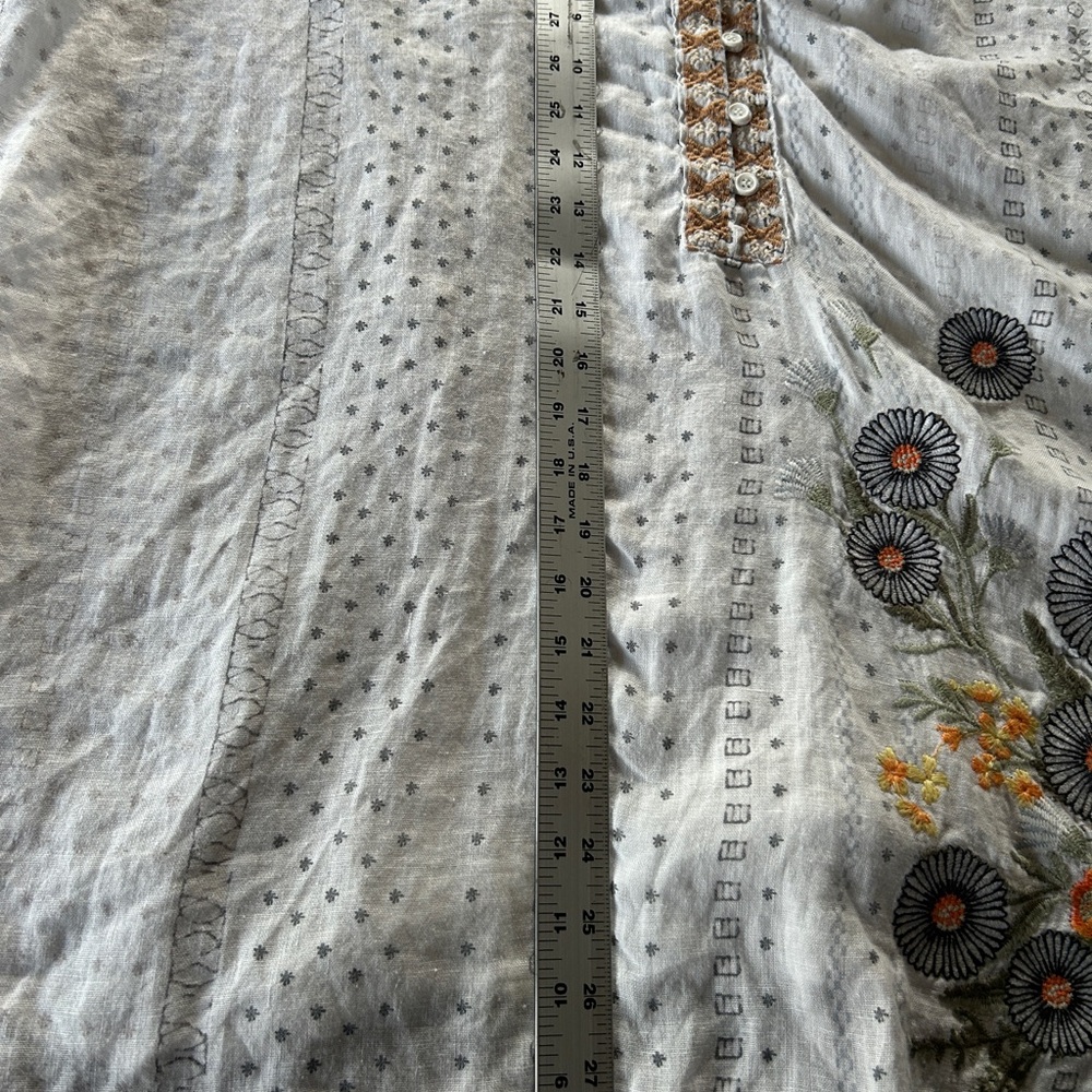 Johnny was white linen oversized blouse floral embroidered v neck line Sz xl - Picture 9 of 10